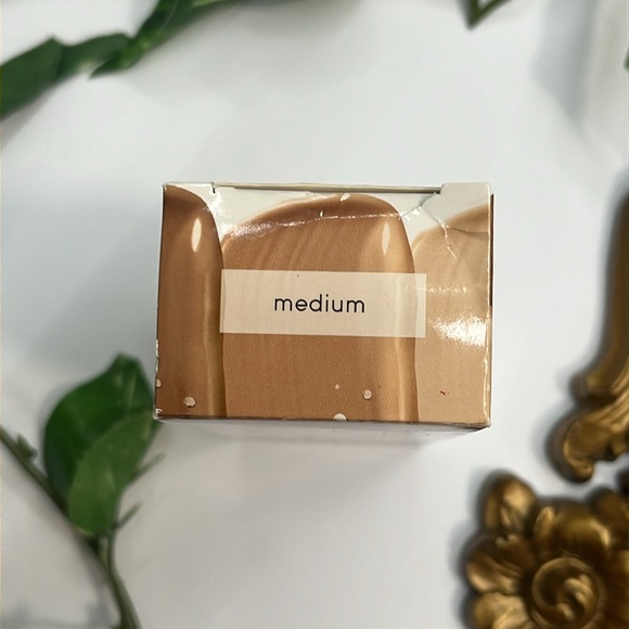 NEW Laura Geller Quench and Tint Hydrating Foundation - Picture 2 of 5